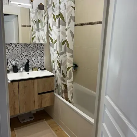 Charming 48 M With Balcony Near Downtown * Bordeaux