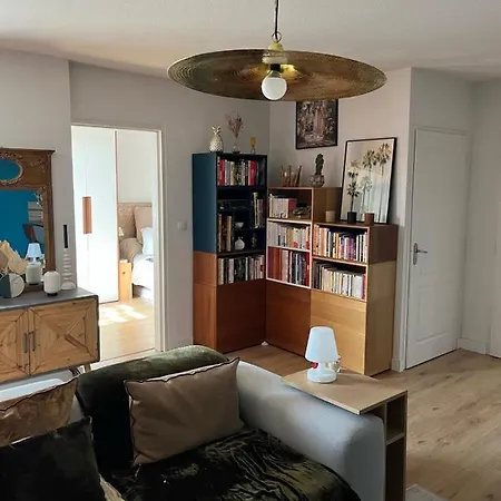 Charming 48 M With Balcony Near Downtown
