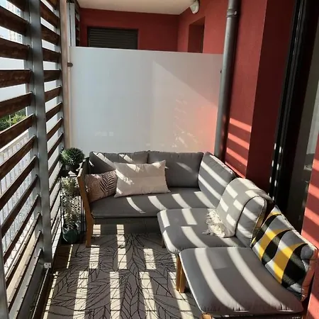 Charming 48 M With Balcony Near Downtown Daire *